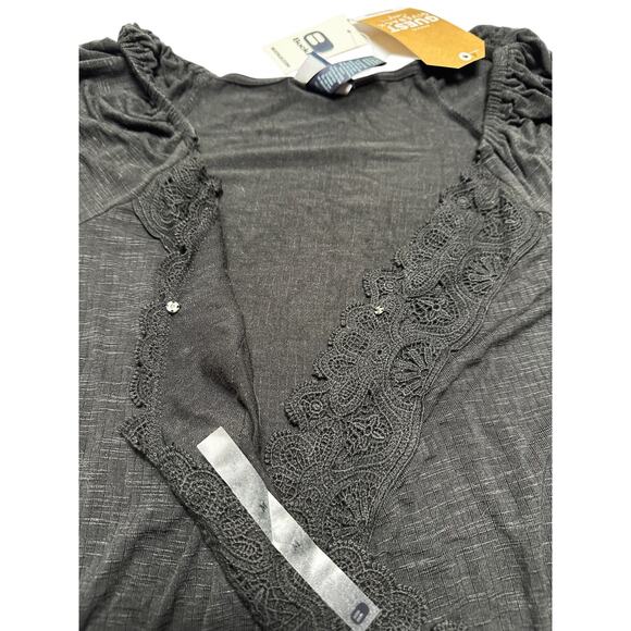 NWT Daytrip Black Lace V-Neck Wrap Elastic Hem Blouse Size Medium - Picture 12 of 12